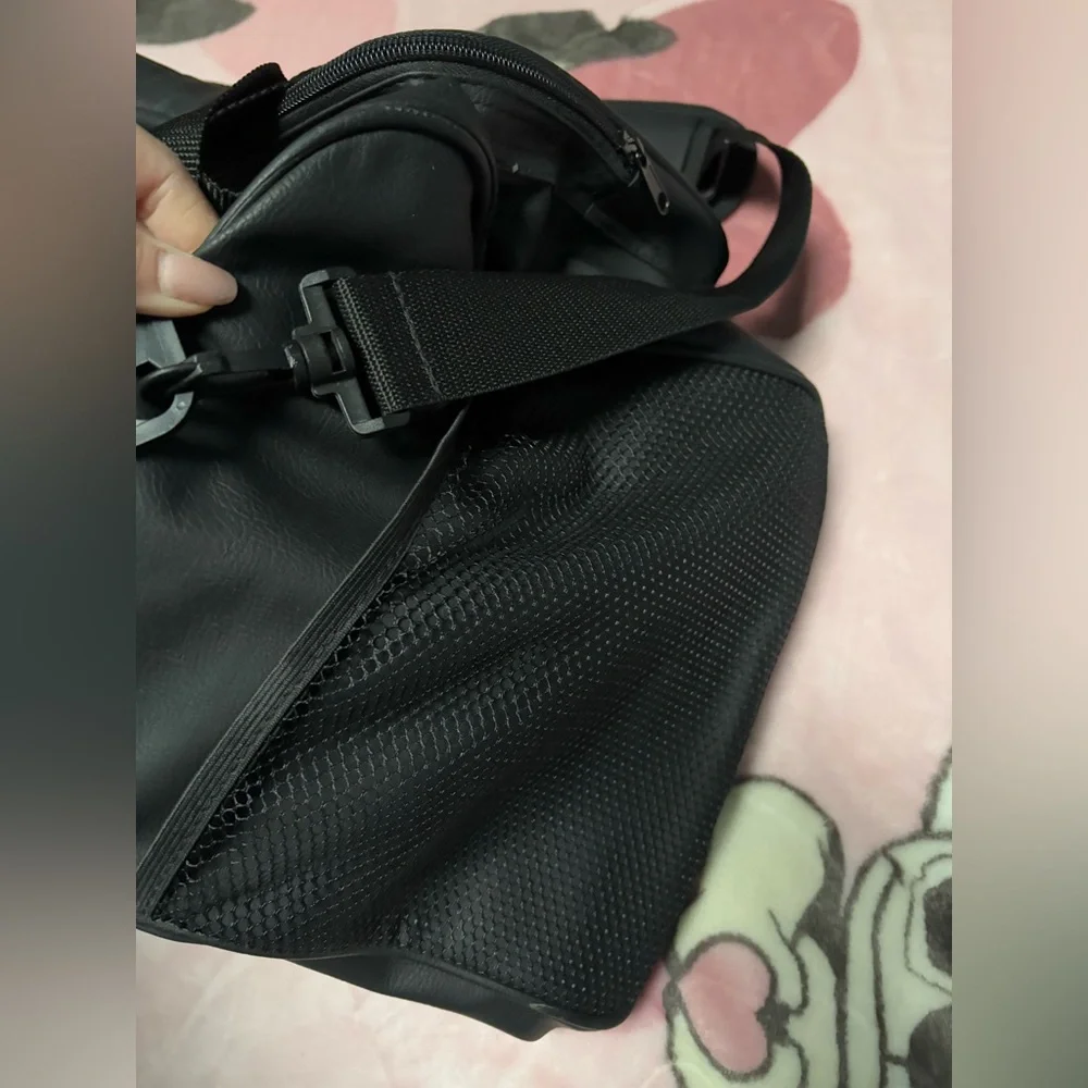 Super RARE NHL Flyers rare and super exclusive black duffle bag filled